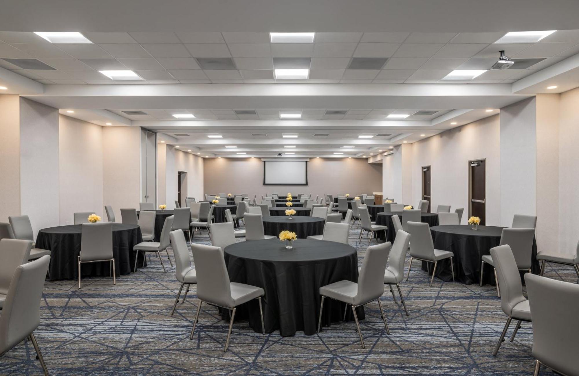 Holiday Inn Express Richmond By Ihg Екстериор снимка