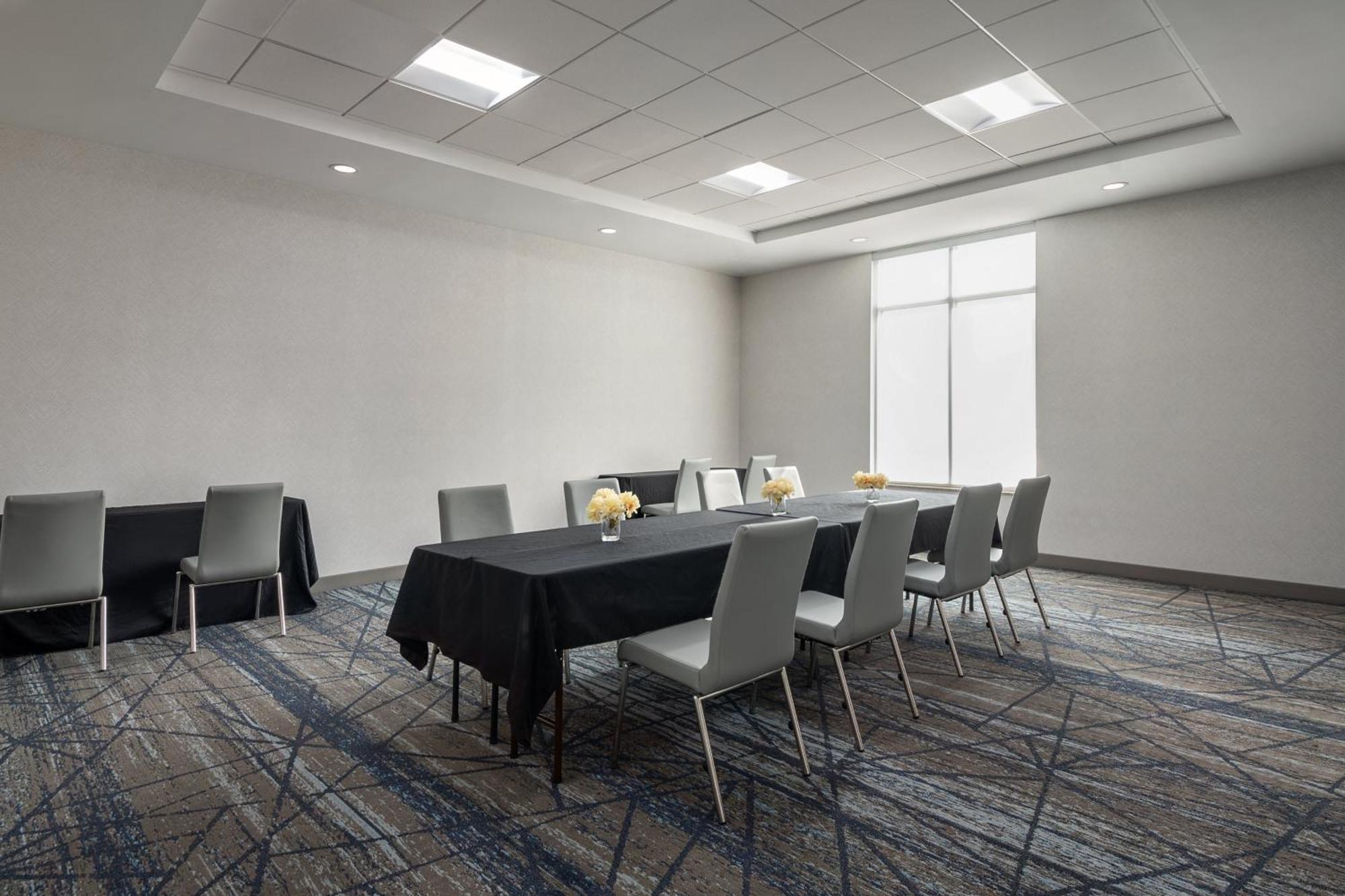 Holiday Inn Express Richmond By Ihg Екстериор снимка
