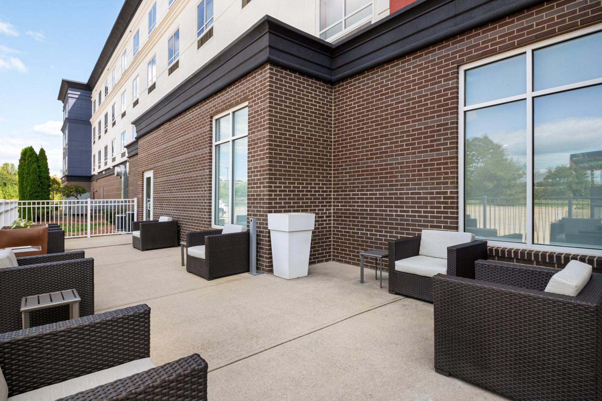 Holiday Inn Express Richmond By Ihg Екстериор снимка