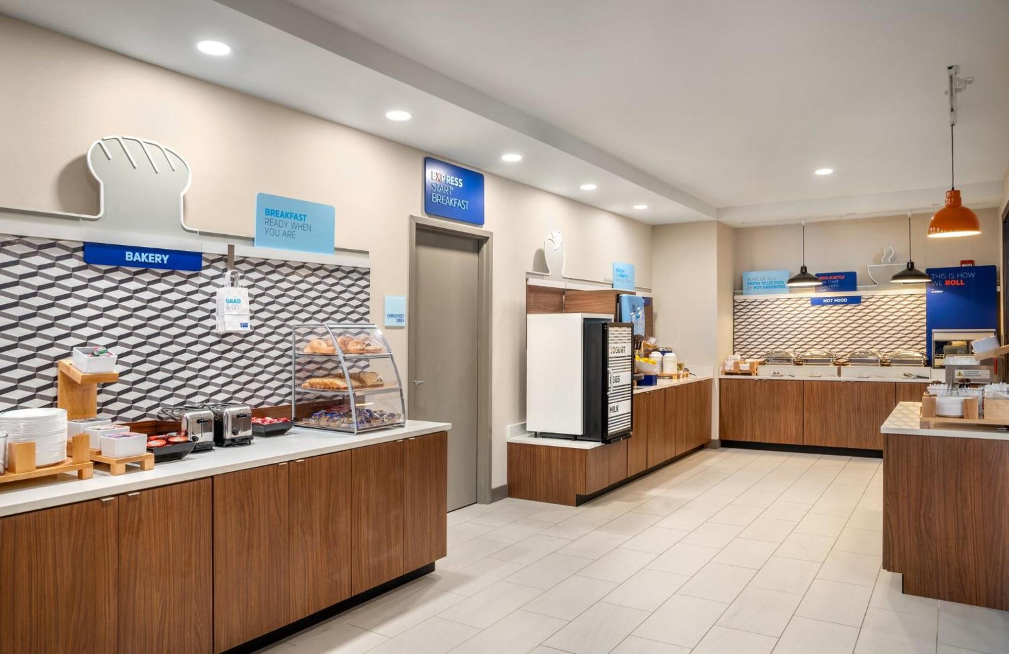 Holiday Inn Express Richmond By Ihg Екстериор снимка