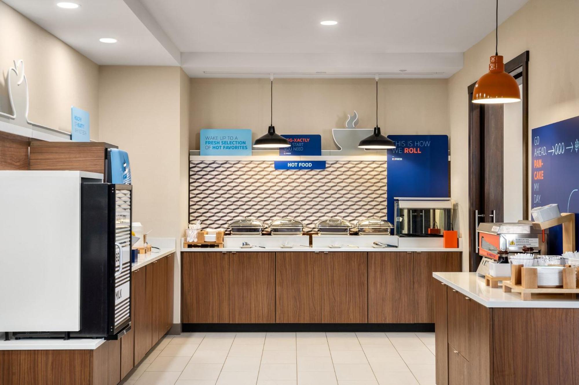 Holiday Inn Express Richmond By Ihg Екстериор снимка