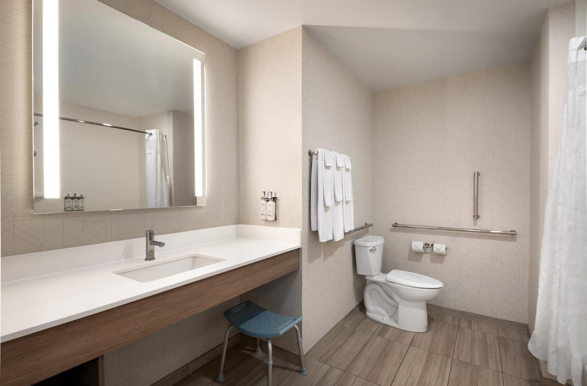 Holiday Inn Express Richmond By Ihg Екстериор снимка